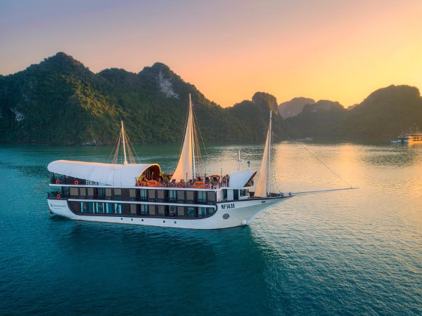 Du lịch vịnh Hạ Long - Lan Hạ 2 ngày 1 đêm: Hòa mình vào thiên nhiên trên Sena Cruise 5 sao